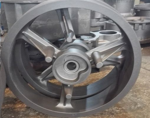 OEM de alta qualidade fundição de areia Ferro Máquinas agrícolas peças hub de roda com pintura final