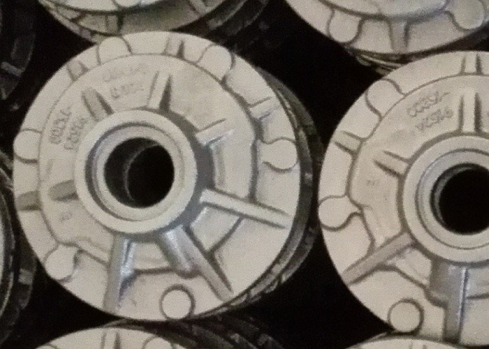 OEM Peças de ferro de fundição de areia para empilhadeira de caminhão de forquilhas Hub traseiro Finish pintura com dimensão precisa