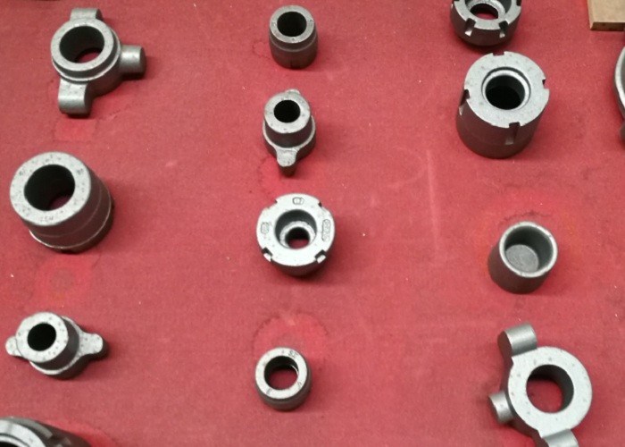 Peças Metálicas Pequenas de Ferro Fundido em Areia de Alta Qualidade OEM FC250 GG25 HT250 Material Para Trilha de Empilhadeira